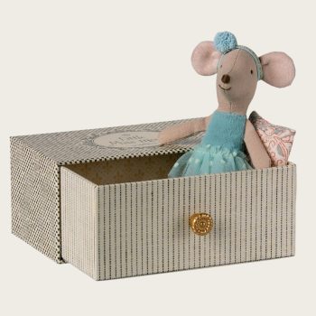 Dance mouse in daybed